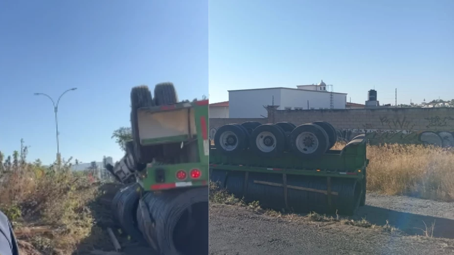 Tráiler se vuelca en bulevar Morelos