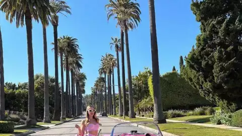 Barbie Margot Robbie Corvette