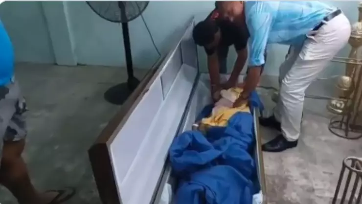 Ecuador Anciana revive en medio de su propio velorio