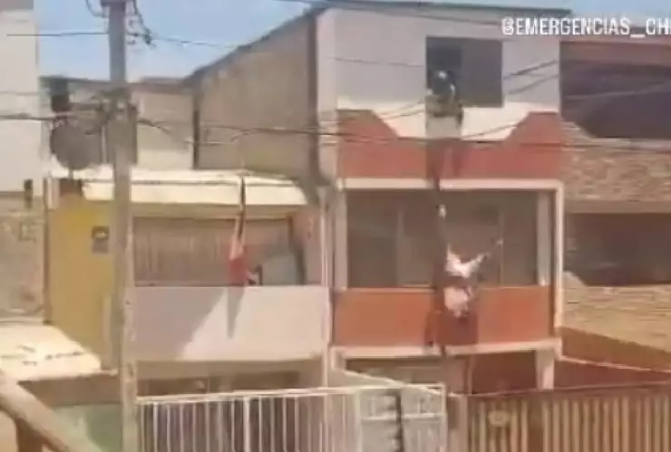 VIDEO_ Esposo tira al amante de su mujer de un segundo piso tras encontrarlos juntos