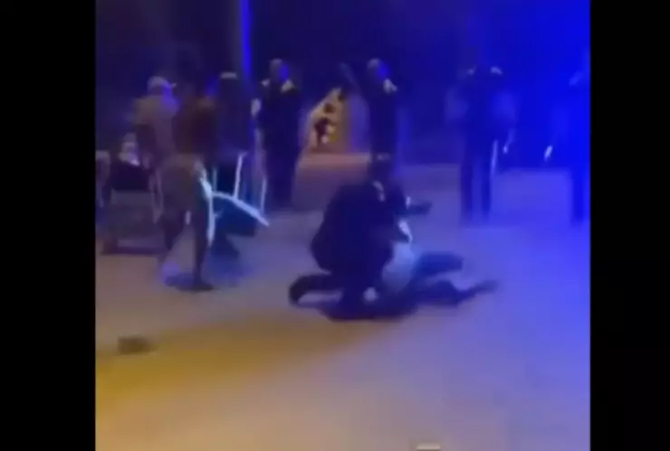 Policías en enfrentamiento en Francia