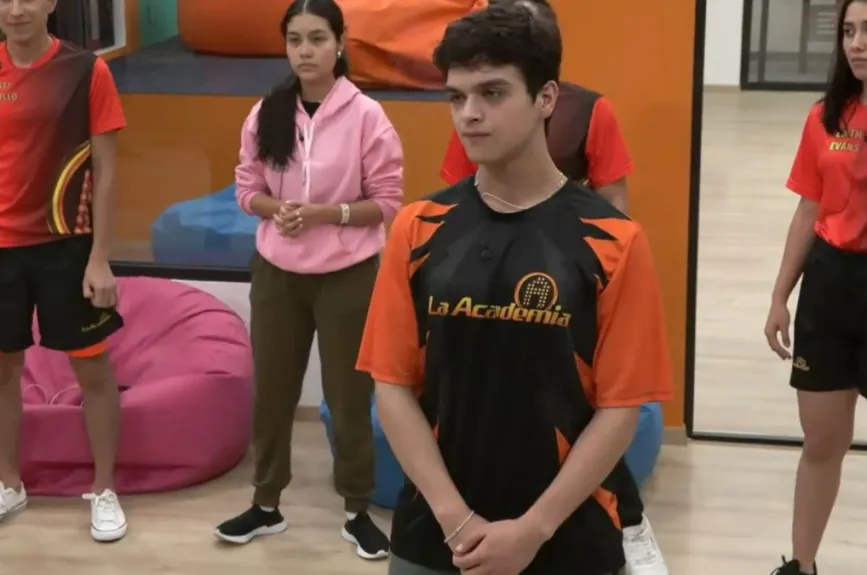 Julio Ávila tiene que mejorar su técnica vocal y también en el baile