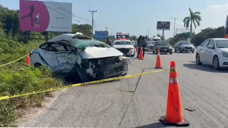 Accidente en la Cancún-Puerto Morelos_ Taxista y camioneta se impactan; reportan un muerto.jpg