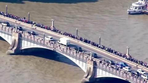 Reina Isabel II ataúd Dolientes kilométrica fila