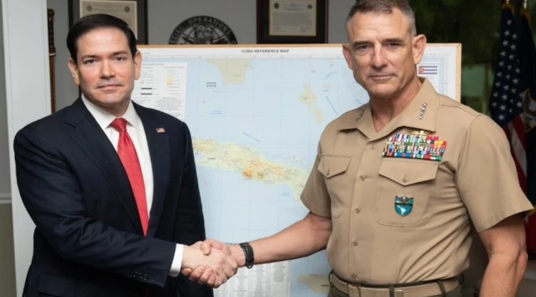 Marco-Rubio-responde-por-foto-con-mapa-de-Cuba-y-comandante-ante-duda-por-posible-operativo-militar.webp