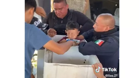 TikTok Niño queda atorado en lavadora, su rescate se viraliza.jpg
