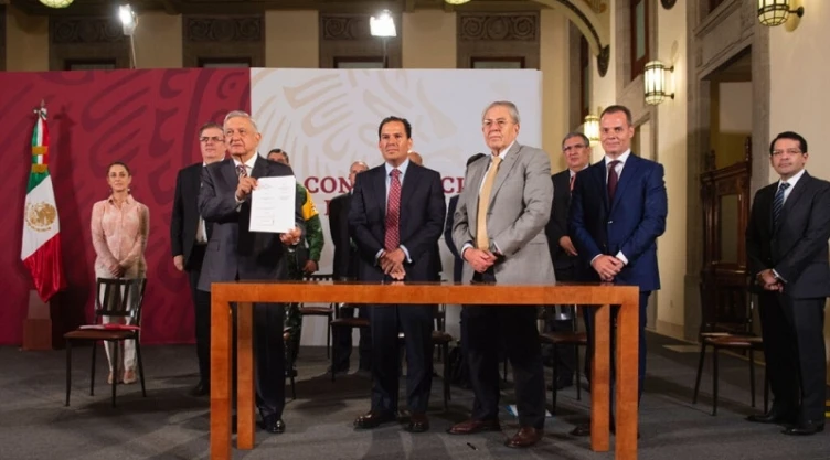 AMLO CONVENIO HOSPITALES