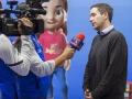Benjamín Salinas dando una entrevista