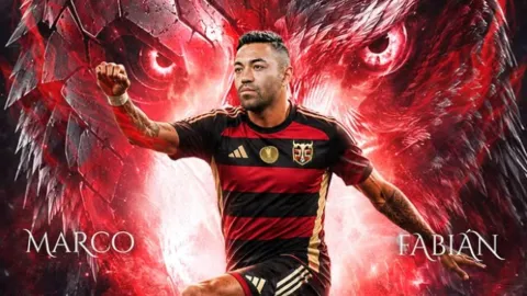 Marco Fabián es presentado por Peluche Caligari