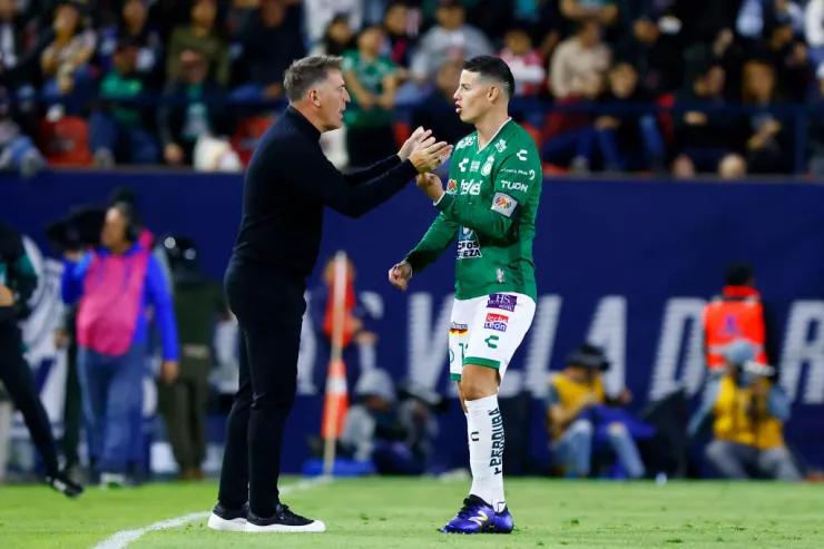 Eduardo Berizzo confirmó la continuidad de James Rodríguez en Club León tras la eliminación