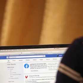persona en Facebook