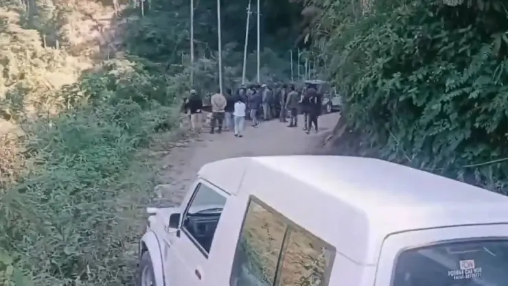 ¡TRAGEDIA! Camión que transportaba ALBAÑILES cae a barranco; hay 18 MUERTOS