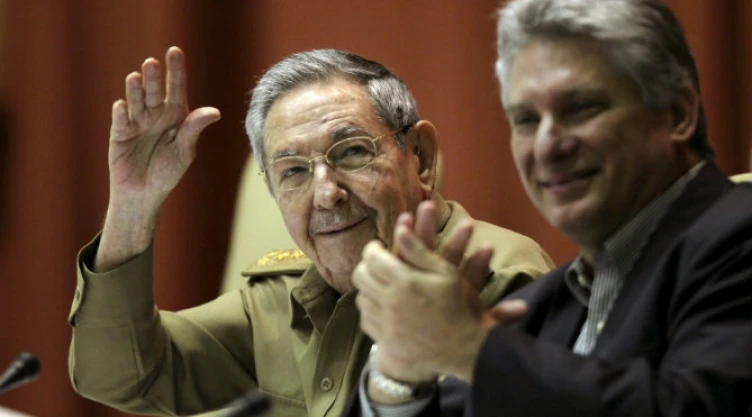 Raúl Castro y Miguel Díaz-Canel