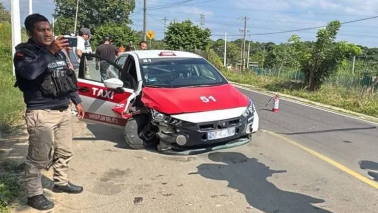 El conductor habría perdido el control y chocó contra un árbol; no se reportan lesionados