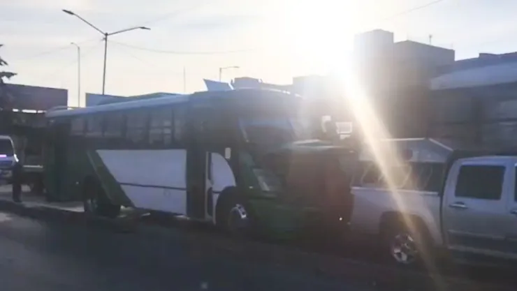 camión obstruye carril en la 11 Sur hoy