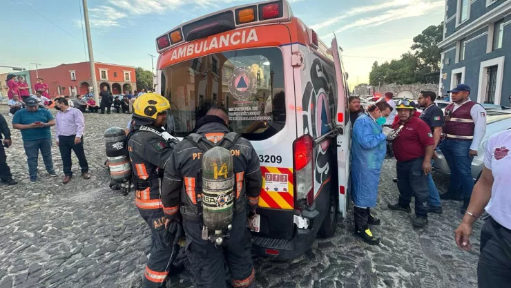 Rescatan a personas por intoxicación en hotel del Barrio El Alto en Puebla