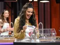 Litzy preparó mil hojas con frutos rojos