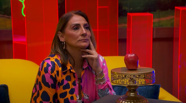 ¡Manzana de la TENTACIÓN! Es el turno de Azalia Ojeda para ser puesta a prueba en La Granja VIP; esto le ofrecieron.jpg