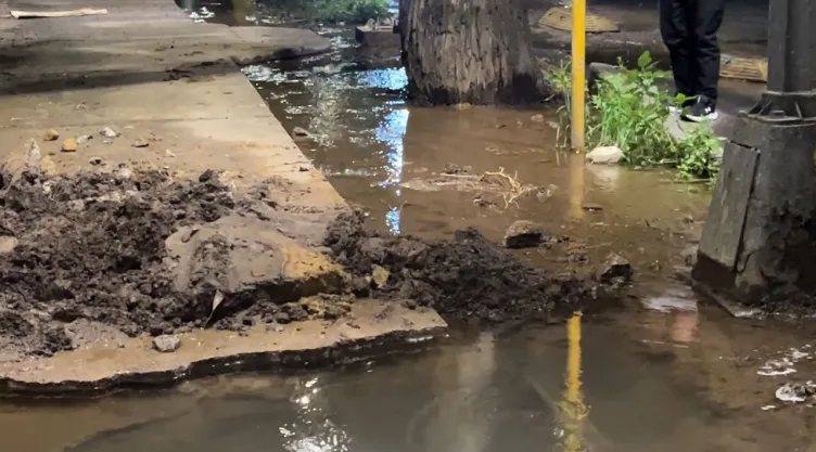 Fuga de agua en Azcapotzalco e incendio en la Doctores este viernes 3 de julio