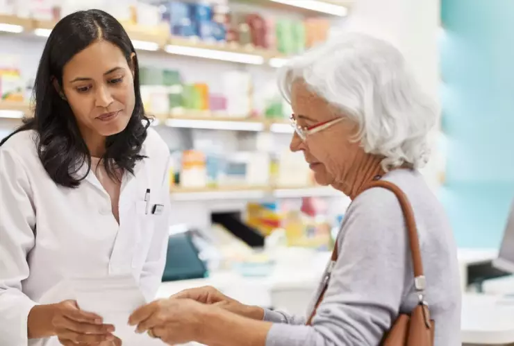 Los adultos mayores que tengan tarjeta del INAPAM podrán recibir descuentos en farmacias