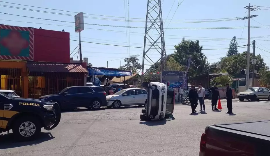 auto volcado brisas
