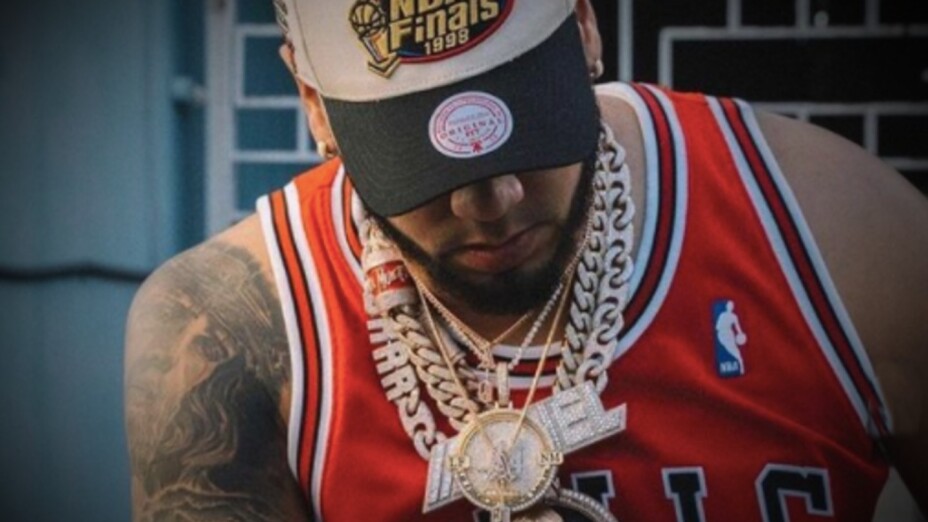 Bad Bunny y Anuel AA basquetbol