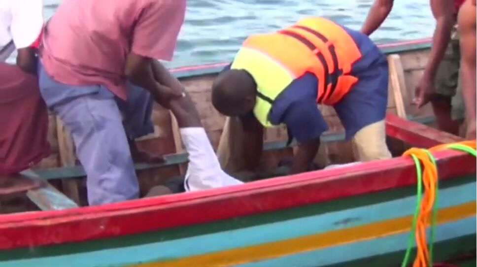 Al menos 42 muertos por hundimiento de ferry en Tanzania, podrían sumar 200