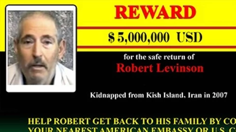 Aviso de recompensa por el caso de la desaparición de Robert Levinson, exagente del FBI