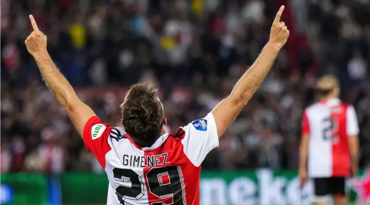 Santiago Giménez fue elegido para el XI ideal de la Jornada 4 de la Eredivisie