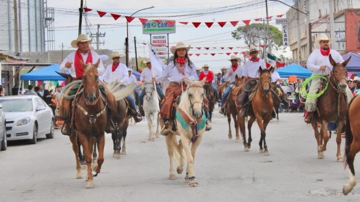 Cabalgata en Sabinas Aniversario.jpg