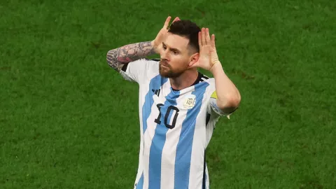 Lionel Messi encara a Van Gaal tras victoria de Argentina