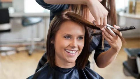 /estilo-de/ni-bob-ni-melena-larga-el-corte-de-pelo-corto-que-arrasara-en-2026-porque-se-peina-solo