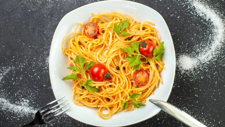 FDA y CDC amplían investigación por alimentos contaminados distribuidos en cadenas nacionales