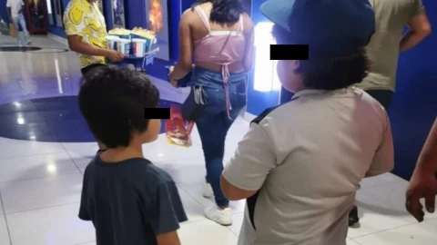 abandonan a dos niños en cine plaza las américas cancun