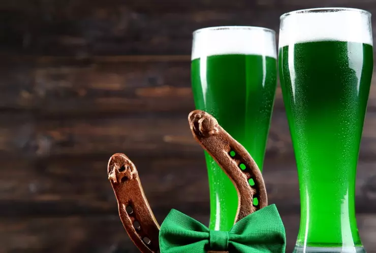 Cómo hacer cerveza verde verde Del día de San Patricio