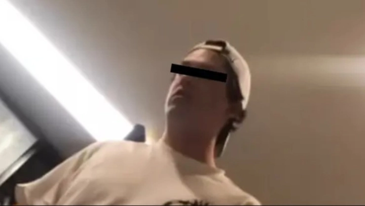 Estudiante de universidad de Puebla fue captado golpeando a su novia