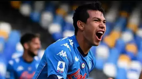 ¡Locura! Así celebró Chucky Lozano al ser campeón con el Napoli (VIDEO)
