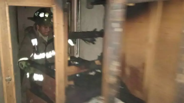 ¡Noche de terror! Atienden incendio en la SM 249 en Cancún y evitan que se propagara