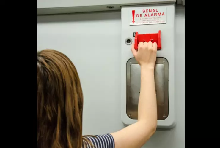 palanca de emergencia del Metro CDMX.jpg