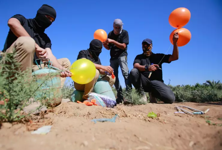 Israel respondió al lanzamiento de globos incendiarios desde Gaza