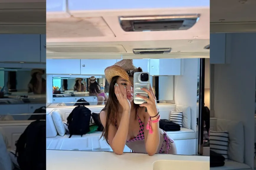 Danna en bikini negro.jpg