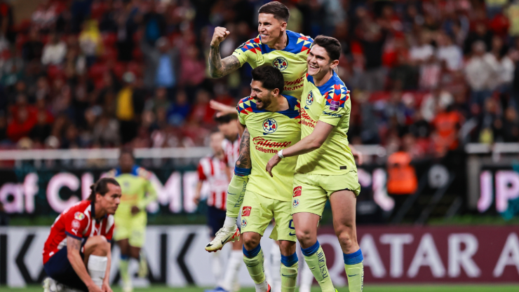 Jugadores del Am&eacute;rica celebran un gol