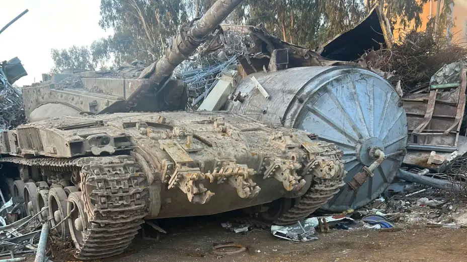 Tanque israelí robado en un deshuesadero.