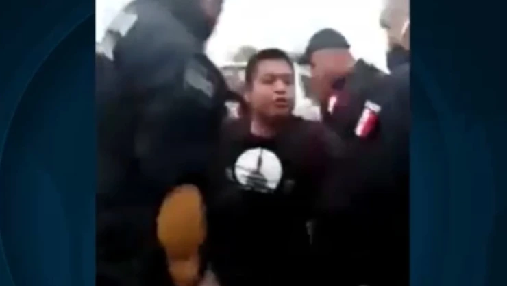 Policías pollo rostizado fila Cuauhtitlán Izcalli.jpg