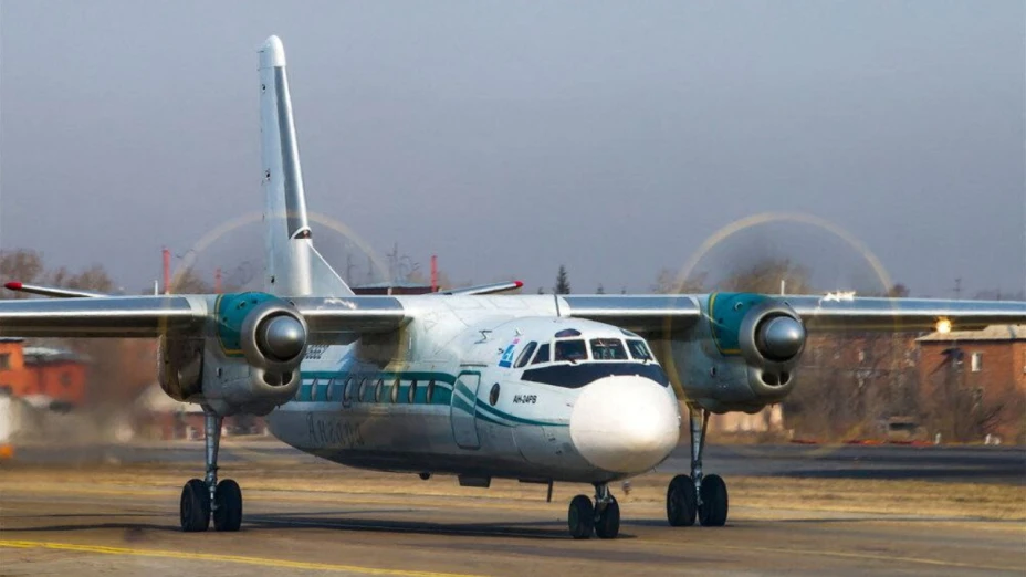 Un avión An-24 de Angara Airlines despega del aeropuerto de Irkutsk, Rusia , en esta imagen tomada en abril de 2014.