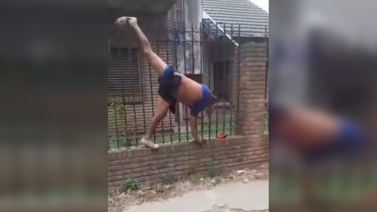 Ladron clavado en reja