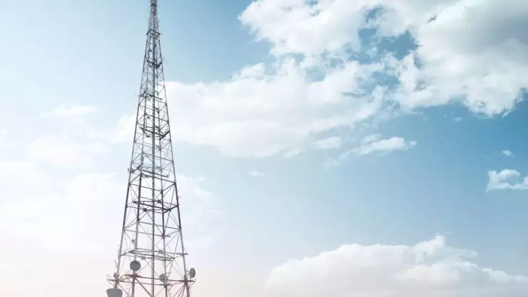 PORTADA famosa antena.jpg