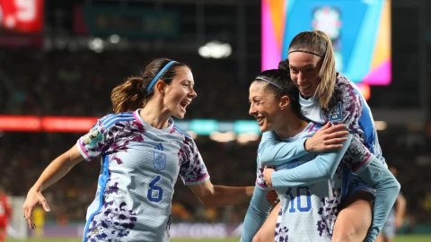 Jennifer Hermosos anota para Espa&ntilde;a ante Suiza