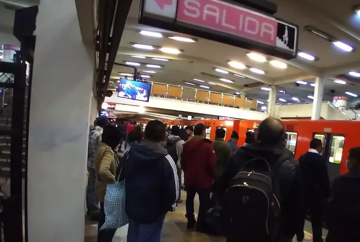 Hay avance lento y alta afluencia en el Metro CDMX por lluvias