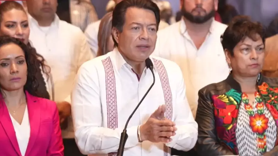 El INE detiene a Mario Delgado y Morena por promocionar “corcholatas”